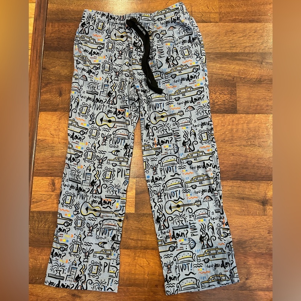 Adult Lunch Box Friends TV Show Pajamas Size Small Men’s Women’s Pockets Lounge
